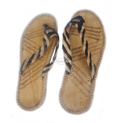 Babouche en raphia tissé